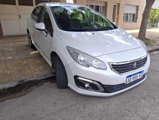 Vehículo con 4 imágenes