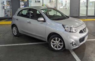 Vehículo con 5 imágenes