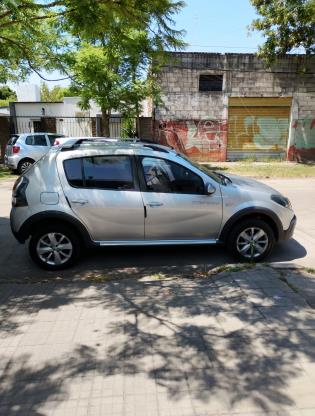 Veh&iacute;culo con 5 im&aacute;genes